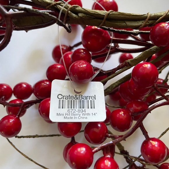 Crate and Barrel Mini Red Berry Wreath 14" NWT - Picture 5 of 6